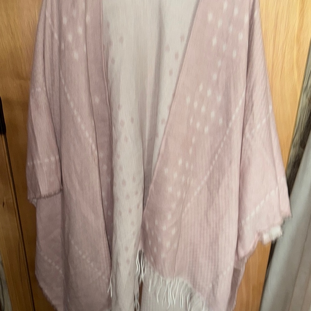 Gentle Fawn M/L Pink Poncho with Fringe and Open Front - Picture 7 of 8